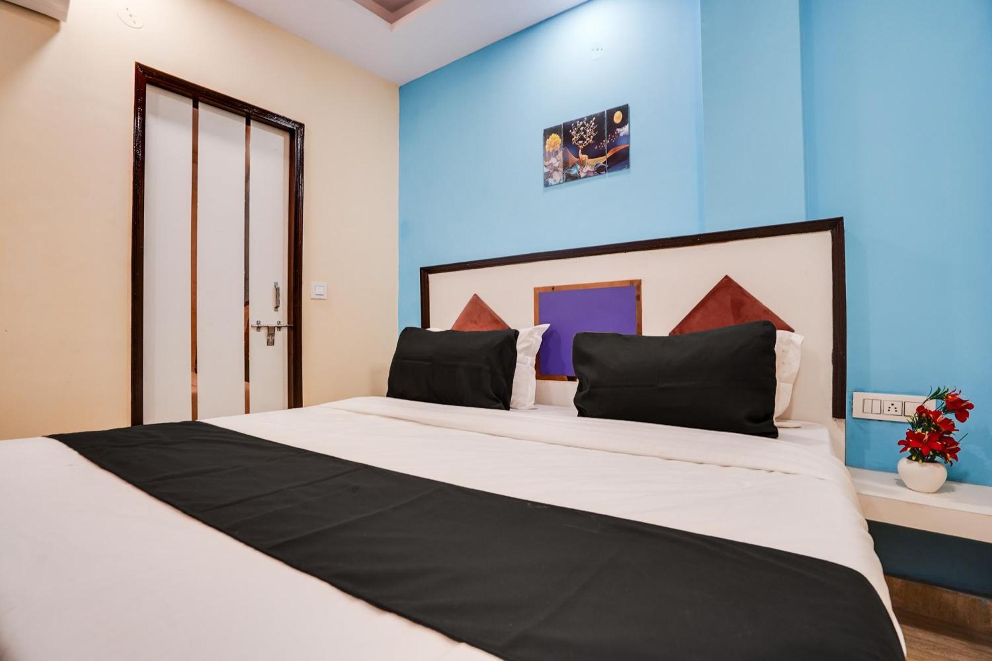 Super Hotel O Hotel Gold Star New Delhi Exterior photo