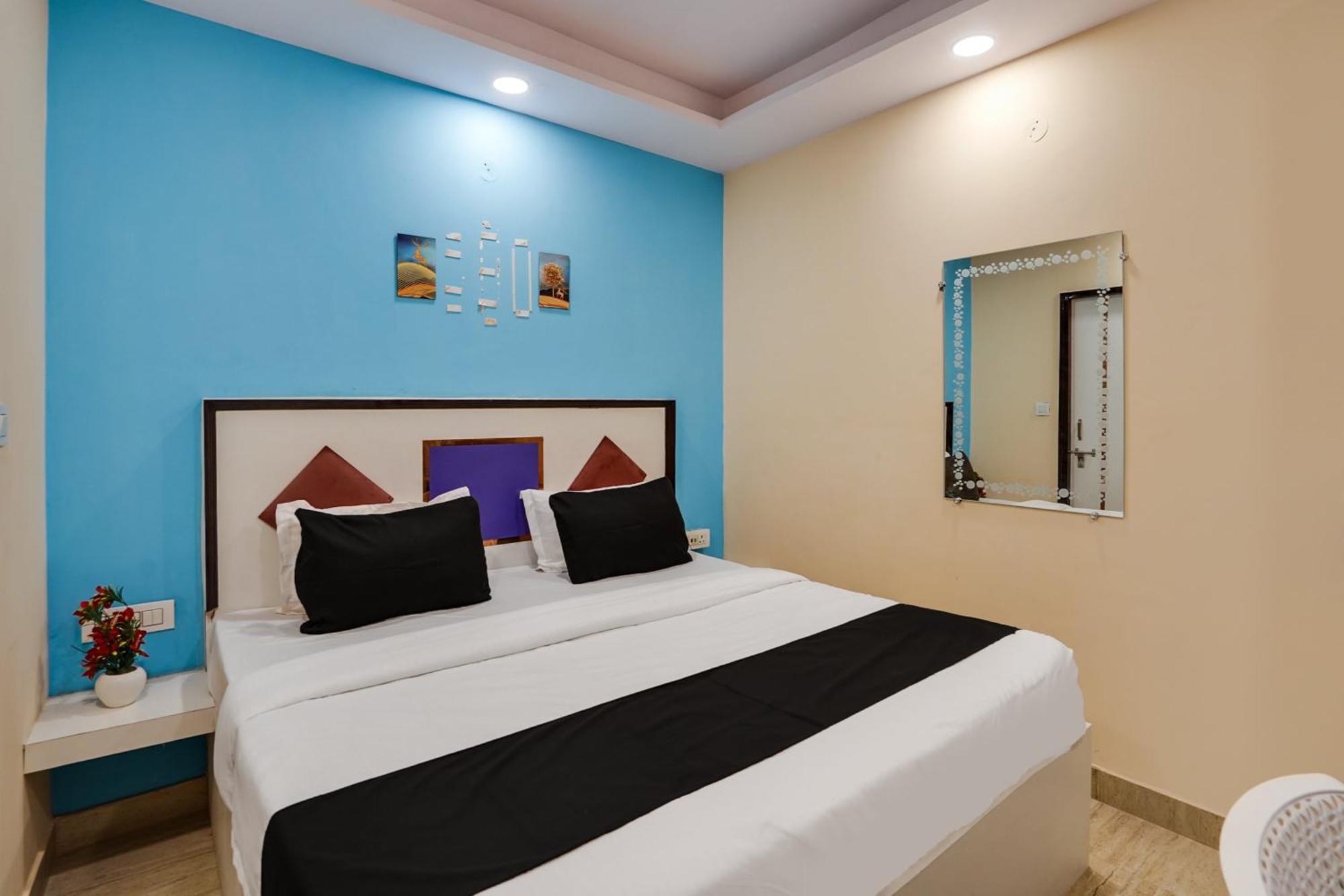Super Hotel O Hotel Gold Star New Delhi Exterior photo