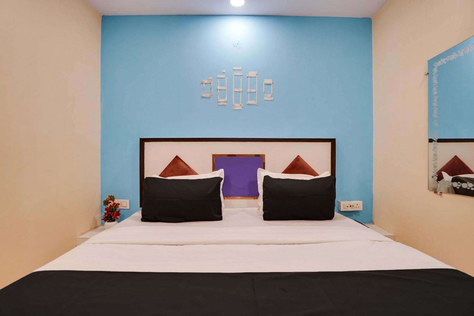 Super Hotel O Hotel Gold Star New Delhi Exterior photo