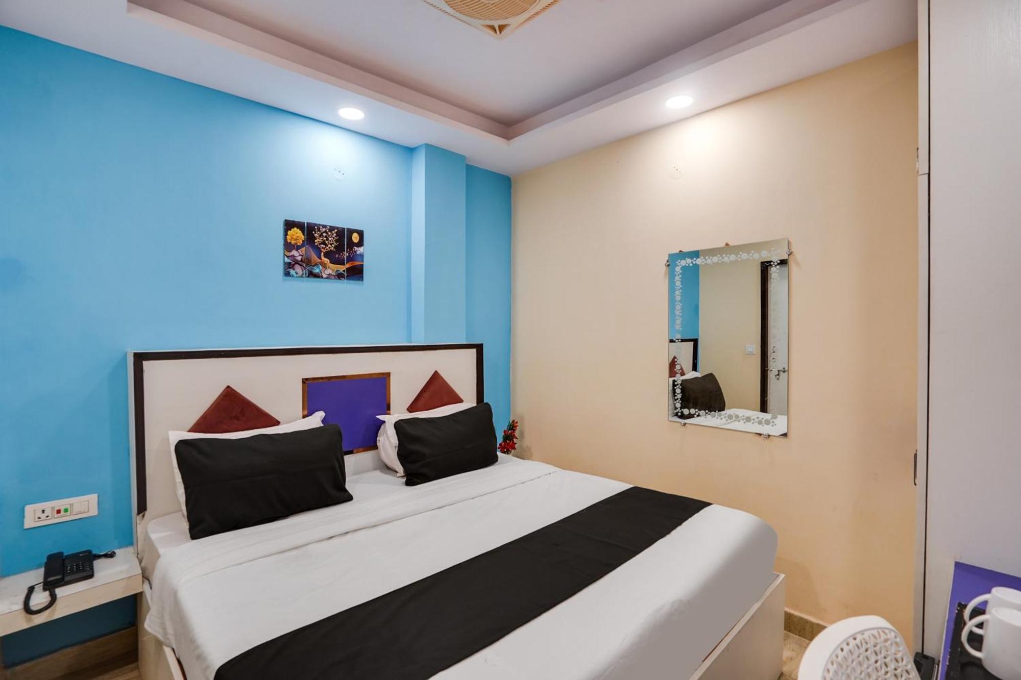 Super Hotel O Hotel Gold Star New Delhi Exterior photo