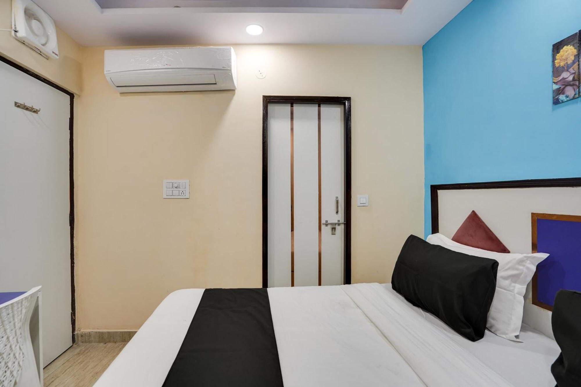 Super Hotel O Hotel Gold Star New Delhi Exterior photo